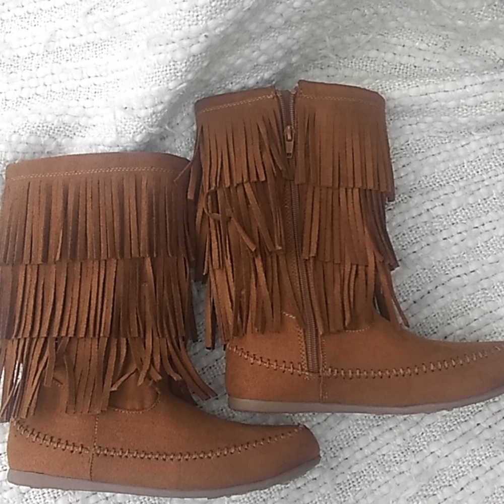 Super cute Mudd fringe boots sz 4